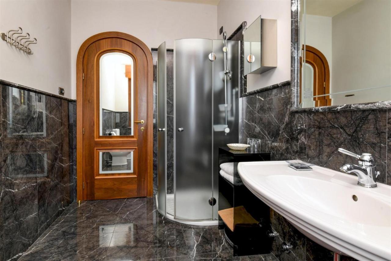Private Luxury Villa With Pool Moniga del Garda Bagian luar foto