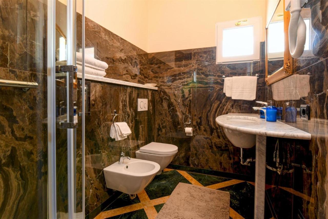 Private Luxury Villa With Pool Moniga del Garda Bagian luar foto