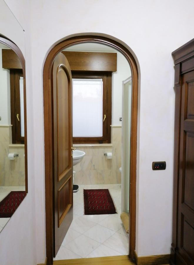Private Luxury Villa With Pool Moniga del Garda Bagian luar foto