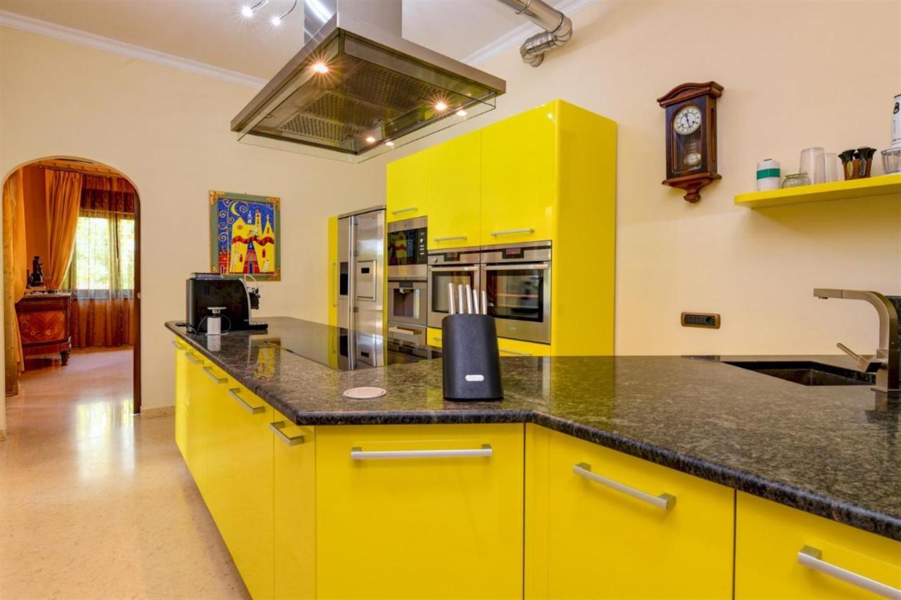 Private Luxury Villa With Pool Moniga del Garda Bagian luar foto