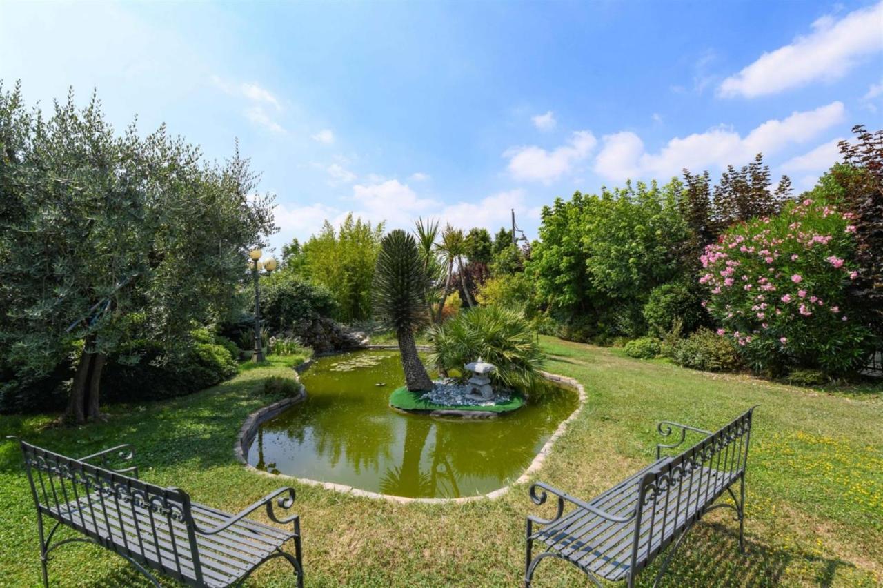 Private Luxury Villa With Pool Moniga del Garda Bagian luar foto