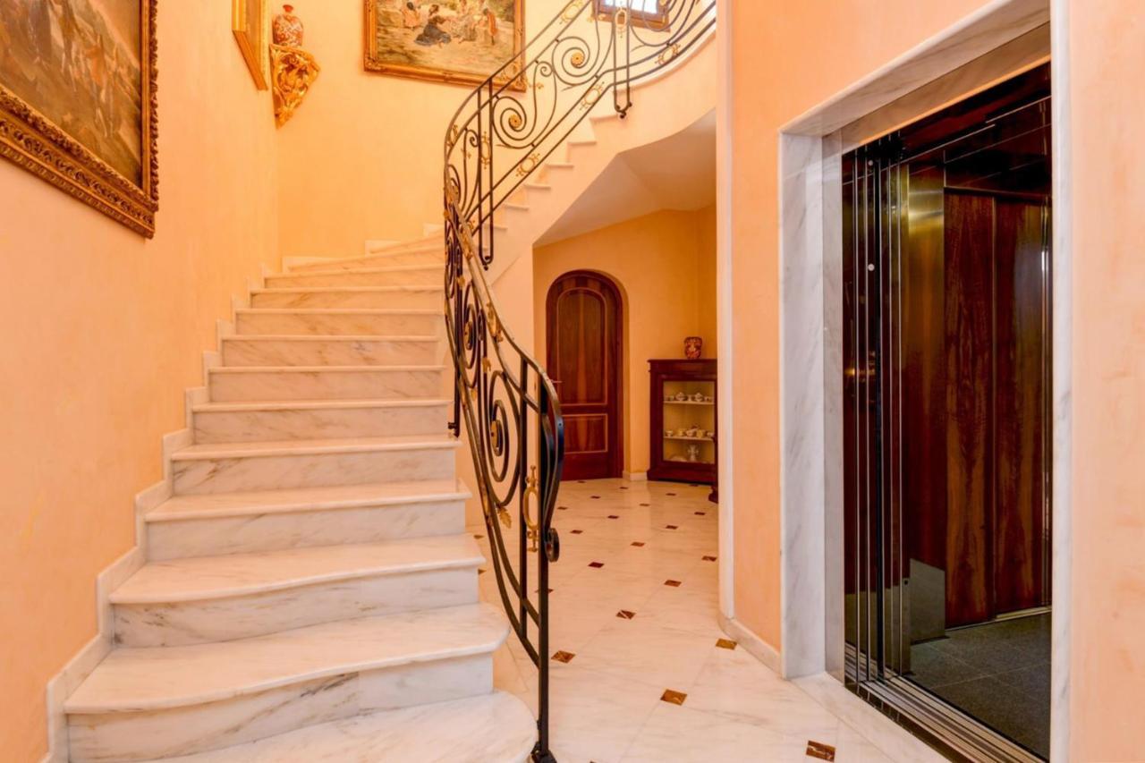 Private Luxury Villa With Pool Moniga del Garda Bagian luar foto