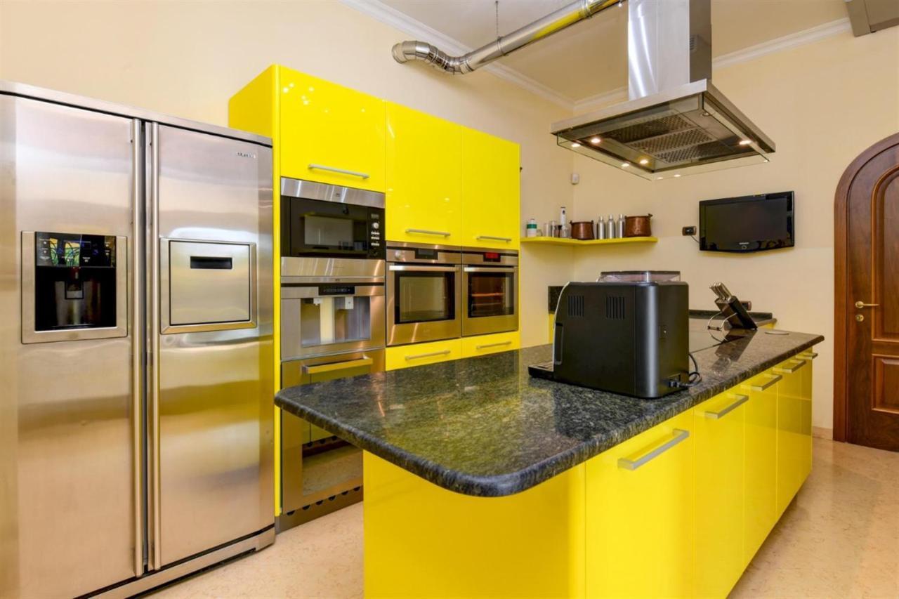 Private Luxury Villa With Pool Moniga del Garda Bagian luar foto