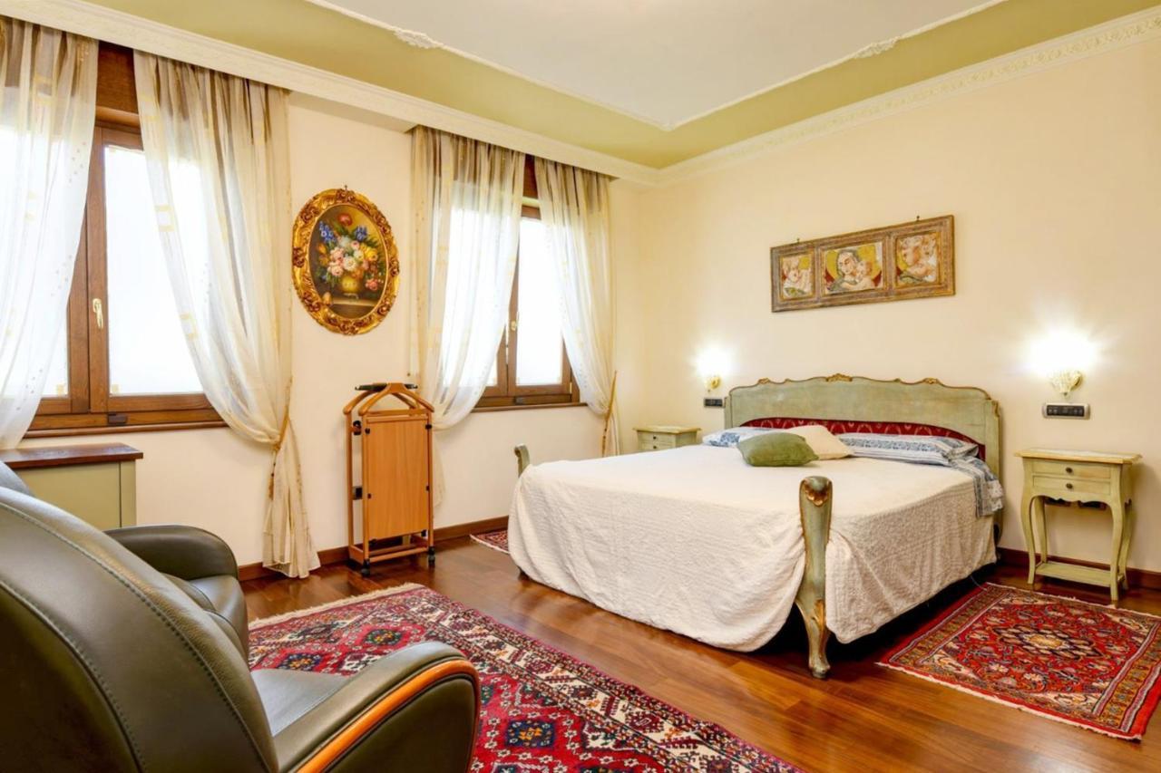 Private Luxury Villa With Pool Moniga del Garda Bagian luar foto